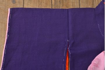 アンティーク着物　飛鶴に梅　刺繍打掛(正絹、古布)(R-051870)
