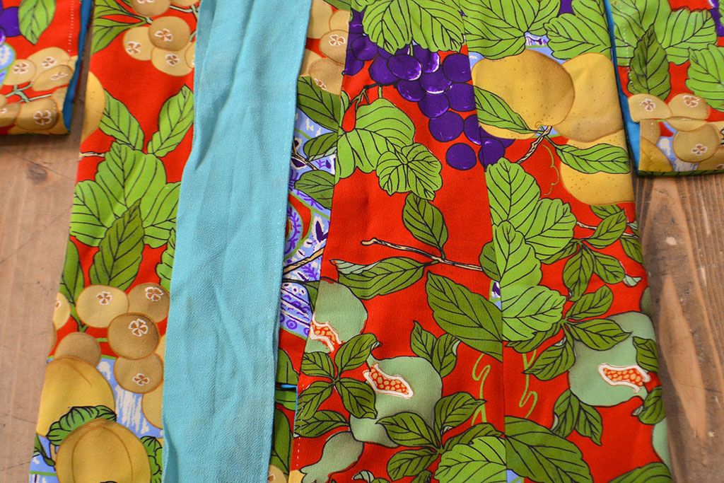 アンティーク着物　フルーツ柄錦紗縮緬　刺繍打掛(正絹、古布)(R-051872)