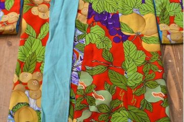 アンティーク着物　フルーツ柄錦紗縮緬　刺繍打掛(正絹、古布)(R-051872)