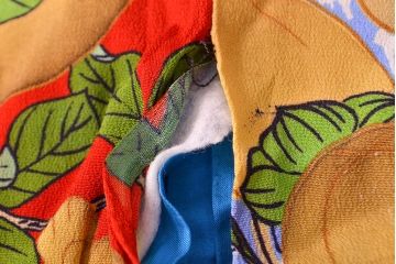 アンティーク着物　フルーツ柄錦紗縮緬　刺繍打掛(正絹、古布)(R-051872)