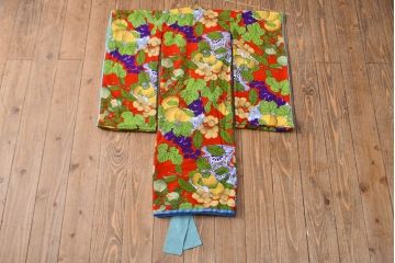 アンティーク着物　フルーツ柄錦紗縮緬　刺繍打掛(正絹、古布)(R-051872)