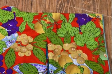 アンティーク着物　フルーツ柄錦紗縮緬　刺繍打掛(正絹、古布)(R-051873)