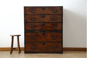 アンティーク家具　前面ケヤキ材　五丁引き　黒柿材を縁に使用した重ね箪笥(衣装箪笥、和タンス、引き出し、チェスト)(R-051875)