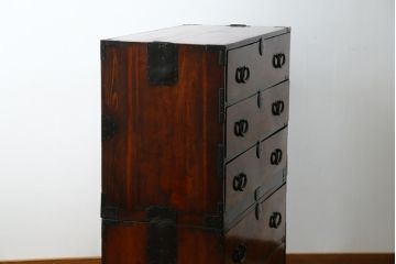 アンティーク家具　前面ケヤキ材　五丁引き　黒柿材を縁に使用した重ね箪笥(衣装箪笥、和タンス、引き出し、チェスト)(R-051875)