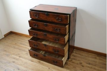 アンティーク家具　前面ケヤキ材　五丁引き　黒柿材を縁に使用した重ね箪笥(衣装箪笥、和タンス、引き出し、チェスト)(R-051875)