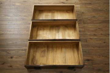 アンティーク家具　前面ケヤキ材　五丁引き　黒柿材を縁に使用した重ね箪笥(衣装箪笥、和タンス、引き出し、チェスト)(R-051875)