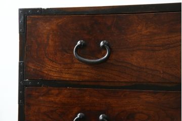 アンティーク家具　前面ケヤキ材　五丁引き　黒柿材を縁に使用した重ね箪笥(衣装箪笥、和タンス、引き出し、チェスト)(R-051875)