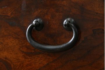 アンティーク家具　前面ケヤキ材　五丁引き　黒柿材を縁に使用した重ね箪笥(衣装箪笥、和タンス、引き出し、チェスト)(R-051875)