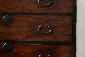 アンティーク家具　前面ケヤキ材　五丁引き　黒柿材を縁に使用した重ね箪笥(衣装箪笥、和タンス、引き出し、チェスト)(R-051875)