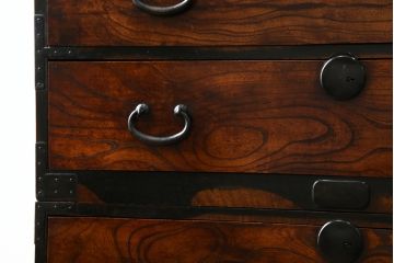 アンティーク家具　前面ケヤキ材　五丁引き　黒柿材を縁に使用した重ね箪笥(衣装箪笥、和タンス、引き出し、チェスト)(R-051875)