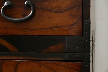 アンティーク家具　前面ケヤキ材　五丁引き　黒柿材を縁に使用した重ね箪笥(衣装箪笥、和タンス、引き出し、チェスト)(R-051875)