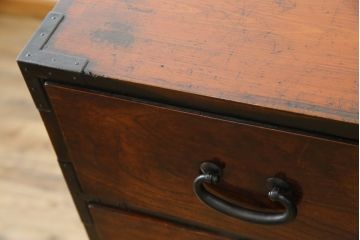 アンティーク家具　前面ケヤキ材　五丁引き　黒柿材を縁に使用した重ね箪笥(衣装箪笥、和タンス、引き出し、チェスト)(R-051875)