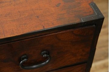 アンティーク家具　前面ケヤキ材　五丁引き　黒柿材を縁に使用した重ね箪笥(衣装箪笥、和タンス、引き出し、チェスト)(R-051875)