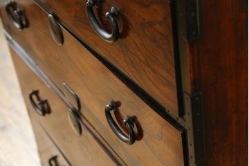 アンティーク家具　前面ケヤキ材　五丁引き　黒柿材を縁に使用した重ね箪笥(衣装箪笥、和タンス、引き出し、チェスト)(R-051875)