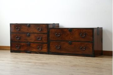 アンティーク家具　前面ケヤキ材　五丁引き　黒柿材を縁に使用した重ね箪笥(衣装箪笥、和タンス、引き出し、チェスト)(R-051875)