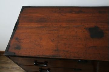 アンティーク家具　前面ケヤキ材　五丁引き　黒柿材を縁に使用した重ね箪笥(衣装箪笥、和タンス、引き出し、チェスト)(R-051875)