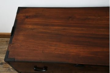 アンティーク家具　前面ケヤキ材　五丁引き　黒柿材を縁に使用した重ね箪笥(衣装箪笥、和タンス、引き出し、チェスト)(R-051875)