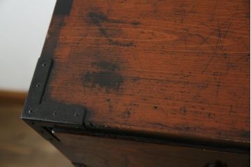 アンティーク家具　前面ケヤキ材　五丁引き　黒柿材を縁に使用した重ね箪笥(衣装箪笥、和タンス、引き出し、チェスト)(R-051875)