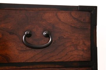アンティーク家具　前面ケヤキ材　五丁引き　黒柿材を縁に使用した重ね箪笥(衣装箪笥、和タンス、引き出し、チェスト)(R-051875)