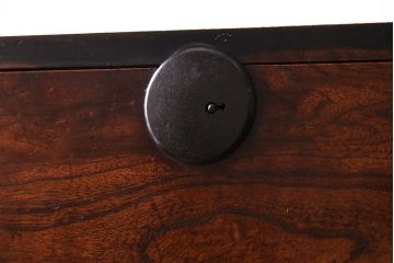 アンティーク家具　前面ケヤキ材　五丁引き　黒柿材を縁に使用した重ね箪笥(衣装箪笥、和タンス、引き出し、チェスト)(R-051875)
