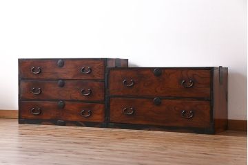 アンティーク家具　前面ケヤキ材　五丁引き　黒柿材を縁に使用した重ね箪笥(衣装箪笥、和タンス、引き出し、チェスト)(R-051875)