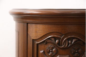 中古　海外輸入家具　DREXEL HERITAGE(ドレクセルヘリテイジ)  Touraine(ツーレイン)　マホガニー材　ユニークなデザインが目を惹くドラムテーブル(サイドテーブル、オケージョナルテーブル)(R-051878)