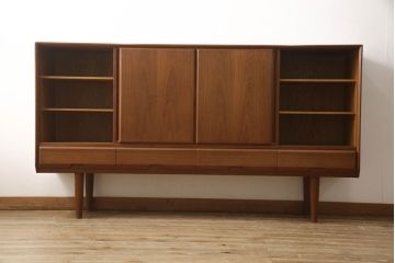 北欧ビンテージ　北欧家具　デンマーク　チーク材　温もり感じる佇まいが魅力のサイドボード(キャビネット、リビングボード、収納棚、ヴィンテージ)(R-051880)
