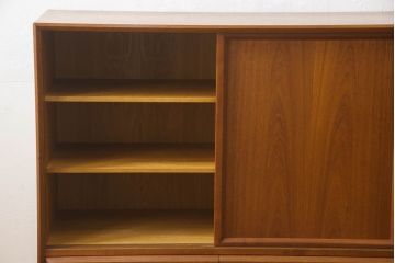 北欧ビンテージ　北欧家具　デンマーク　チーク材　温もり感じる佇まいが魅力のサイドボード(キャビネット、リビングボード、収納棚、ヴィンテージ)(R-051880)