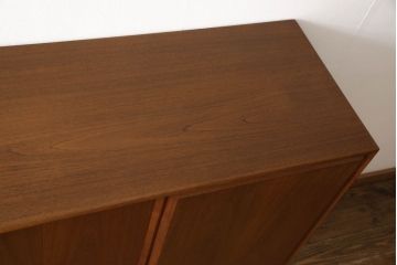 北欧ビンテージ　北欧家具　デンマーク　チーク材　温もり感じる佇まいが魅力のサイドボード(キャビネット、リビングボード、収納棚、ヴィンテージ)(R-051880)