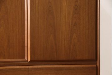 北欧ビンテージ　北欧家具　デンマーク　チーク材　温もり感じる佇まいが魅力のサイドボード(キャビネット、リビングボード、収納棚、ヴィンテージ)(R-051880)