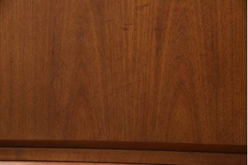 北欧ビンテージ　北欧家具　デンマーク　チーク材　温もり感じる佇まいが魅力のサイドボード(キャビネット、リビングボード、収納棚、ヴィンテージ)(R-051880)