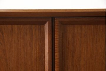 北欧ビンテージ　北欧家具　デンマーク　チーク材　温もり感じる佇まいが魅力のサイドボード(キャビネット、リビングボード、収納棚、ヴィンテージ)(R-051880)