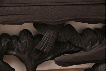 アンティーク建具　総ケヤキ材　重厚な佇まいと躍動感のある彫が魅力の彫刻欄間1枚(明り取り、明かり取り)(在銘有り、當國住人)(R-051881)