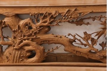 和製アンティーク　めでたさの象徴!梅と竹の彫刻が見事な彫刻欄間(明かり取り、明り取り)(R-051883)