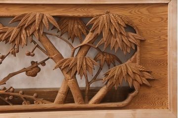 和製アンティーク　めでたさの象徴!梅と竹の彫刻が見事な彫刻欄間(明かり取り、明り取り)(R-051883)