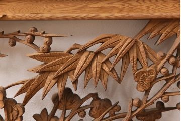 和製アンティーク　めでたさの象徴!梅と竹の彫刻が見事な彫刻欄間(明かり取り、明り取り)(R-051883)