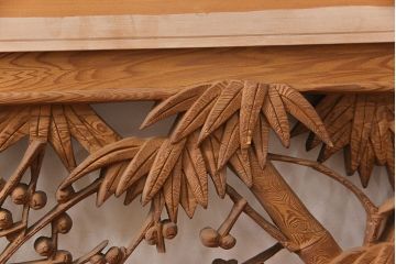 和製アンティーク　めでたさの象徴!梅と竹の彫刻が見事な彫刻欄間(明かり取り、明り取り)(R-051883)