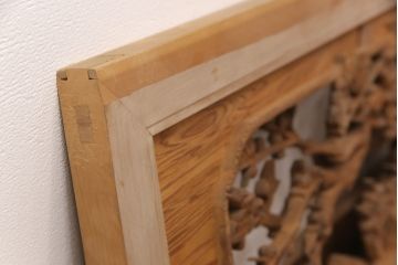 和製アンティーク　めでたさの象徴!梅と竹の彫刻が見事な彫刻欄間(明かり取り、明り取り)(R-051883)