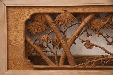 和製アンティーク　めでたさの象徴!梅と竹の彫刻が見事な彫刻欄間(明かり取り、明り取り)(R-051883)