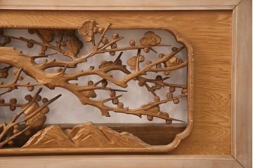 和製アンティーク　めでたさの象徴!梅と竹の彫刻が見事な彫刻欄間(明かり取り、明り取り)(R-051883)