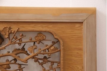 和製アンティーク　めでたさの象徴!梅と竹の彫刻が見事な彫刻欄間(明かり取り、明り取り)(R-051883)