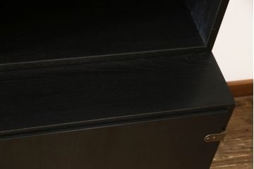 デンマークビンテージ　北欧家具　ボーエ・モーエンセン　シックな色合いでモダンな雰囲気を醸し出すブックキャビネット(本棚、ブックケース、収納棚、飾り棚、ヴィンテージ)(R-051887)