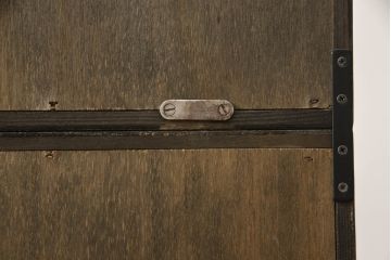 デンマークビンテージ　北欧家具　ボーエ・モーエンセン　シックな色合いでモダンな雰囲気を醸し出すブックキャビネット(本棚、ブックケース、収納棚、飾り棚、ヴィンテージ)(R-051887)