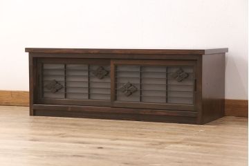 ラフジュ工房オリジナル　古建具リメイク　格子の彫刻が可愛らしい、上品な雰囲気を醸しだすテレビ台(テレビボード、ローボード、リビングボード、収納棚、戸棚)(R-051890)