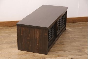 ラフジュ工房オリジナル　古建具リメイク　格子の彫刻が可愛らしい、上品な雰囲気を醸しだすテレビ台(テレビボード、ローボード、リビングボード、収納棚、戸棚)(R-051890)