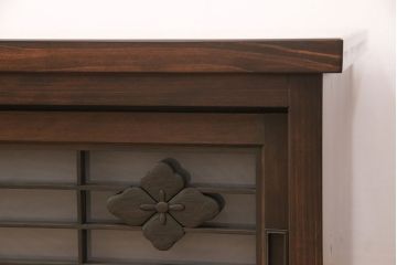 ラフジュ工房オリジナル　古建具リメイク　格子の彫刻が可愛らしい、上品な雰囲気を醸しだすテレビ台(テレビボード、ローボード、リビングボード、収納棚、戸棚)(R-051890)