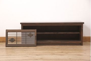 ラフジュ工房オリジナル　古建具リメイク　格子の彫刻が可愛らしい、上品な雰囲気を醸しだすテレビ台(テレビボード、ローボード、リビングボード、収納棚、戸棚)(R-051891)
