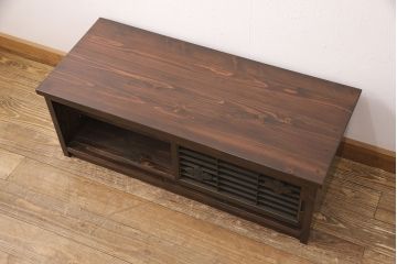 ラフジュ工房オリジナル　古建具リメイク　格子の彫刻が可愛らしい、上品な雰囲気を醸しだすテレビ台(テレビボード、ローボード、リビングボード、収納棚、戸棚)(R-051891)