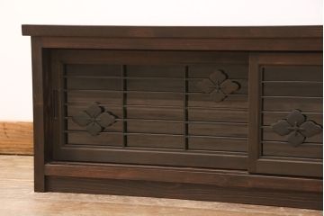ラフジュ工房オリジナル　古建具リメイク　格子の彫刻が可愛らしい、上品な雰囲気を醸しだすテレビ台(テレビボード、ローボード、リビングボード、収納棚、戸棚)(R-051891)