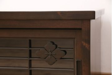 ラフジュ工房オリジナル　古建具リメイク　格子の彫刻が可愛らしい、上品な雰囲気を醸しだすテレビ台(テレビボード、ローボード、リビングボード、収納棚、戸棚)(R-051891)